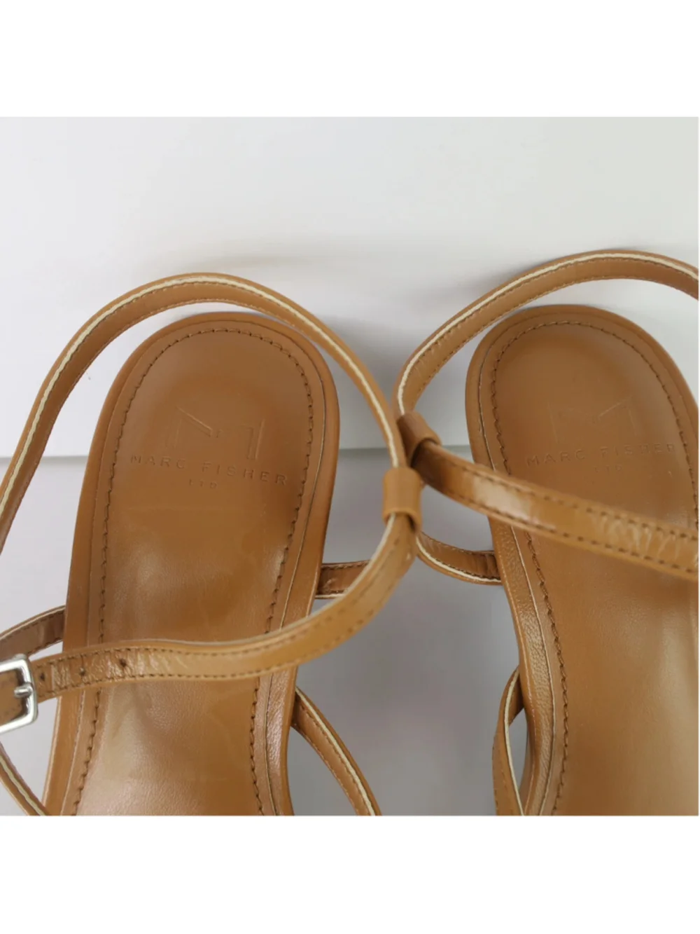 Marc Fisher LTD Calinda Sandals 5.5M Medium Natural Leather Thong Heels 0480